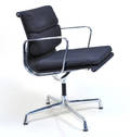 Charles Eames 1907-1978. Soft Pad armstol, Model EA-208, sort uld