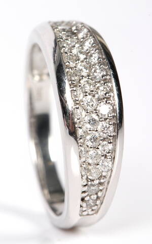 Diamantring af 14 kt hvidguld, 0.54 ct