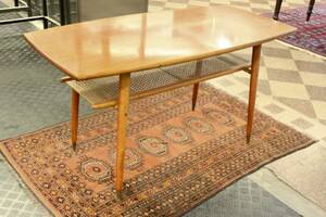 Soffbord med tidningshylla