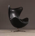 Arne Jacobsen, lænestol ægget, sort læder