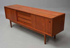 Dansk møbelproducent lav skænk i teak Denne vare er sat til omsalg under nyt varenummer 4503639