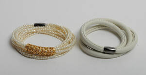 Kranz Ziegler, 2 Story armbånd, ene med charms