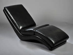 Chaiselong betrukket med sort læder