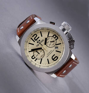 TW Steel CS14. Oversize herrechronograf i stål med lys skive
