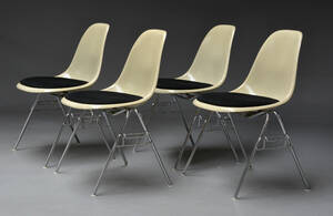 Charles Eames. Sæt på fire skalstole, model DSS, glasfiber 4 