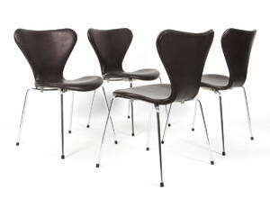 Arne Jacobsen. Sæt på fire stole model 3107 4 Denne vare er sat til omsalg under nyt varenummer 4515303