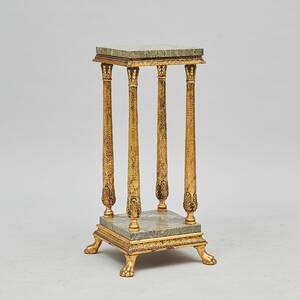 Piedestal, med stenskivor