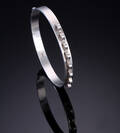 Karl Gustav Hansen for Hans Hansen. Moderne armring af sterlingsølv, ca. 1940erne Denne vare er sat til omsalg under nyt varenummer 4318713