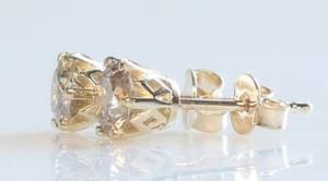 Par brillantørestikker, ca. 1.30 ct. 2