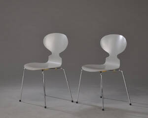  Arne Jacobsen. To Myrestole, model 3101 2 