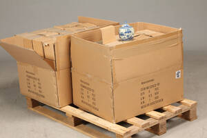 Samling kinesisk porcelæn, 153 krukker med låg 153