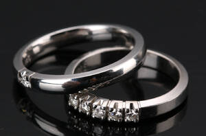 To ringe, alliancering og solitærring af 14 kt hvidguld 2