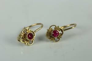 ÖRHÄNGEN, ett par, med rödrosa stenar, guld, 14 k, 1,2 g