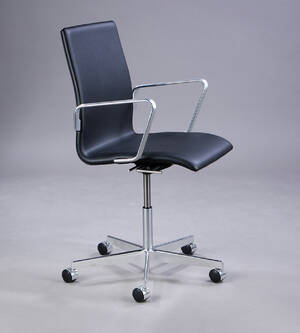 Arne Jacobsen. Oxford kontorstol, model 3291, sort classic læder, 2017 med certifikat