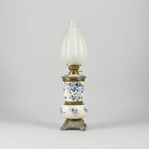 Bordsfotogenlampa, porslin  metall