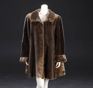 Pels af silkesæl, model swinger. Str. ca. 42-44