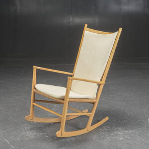 Hans J. Wegner 1914-2007. Gyngestol model J16