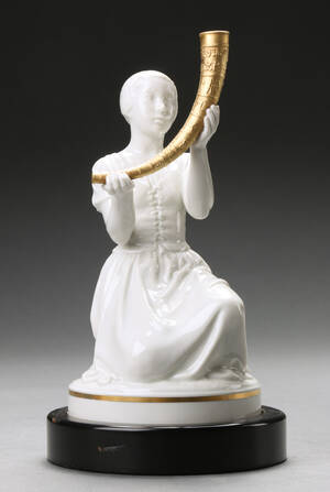 Royal Copenhagen  Juliane Marie. Figur nr. 12242. Pigen med guldhornet