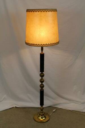 GOLVLAMPA LÄDER O MÄSSING H 151 CM