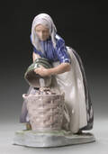 Royal Copenhagen. Figur nr. 1549, kvinde med kartofler