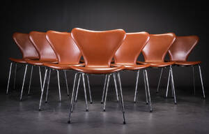 Arne Jacobsen. Sæt på otte stole model 3107 8 
