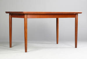 Dansk møbelproducent. Spisebord i teak