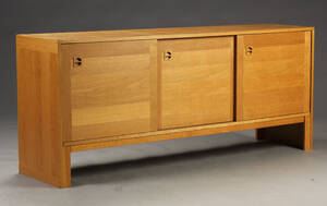 Dansk møbelproducent. Lav skænk, egetræ, 1960erne