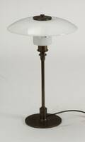 Poul Henningsen. PH Bordlampe, model TrePH, jubilæumsmodel Denne vare er sat til omsalg under nyt varenummer 4927495