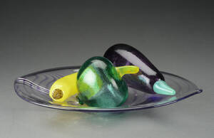 Gunnel Sahlin for Kosta Boda. Frugt og skål af kunstglas 4
