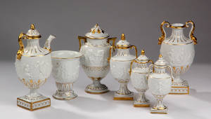 En samling vaser mm. af porcelæn. 7