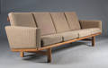 H. J. Wegner. Fire-pers. sofa