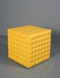 Cube skammelpuf af gul læder