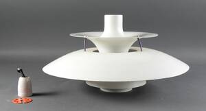 Poul Henningsen for Louis Poulsen. PH5-pendel, hvid Denne vare er sat til omsalg under nyt varenummer 4927140