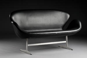 Arne Jacobsen 1902-1971. Sofa Svanen model 3321 Denne auktion er annulleret - se nu vare 1893548