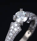 Klassisk brillant-solitairering af 18 kt. hvidguld, i alt ca. 1.81 ct 