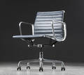 Charles Eames. Kontorstol fra serien Aluminium Group Konference, Navy Blue Denne vare er sat til omsalg under nyt varenummer 4698699