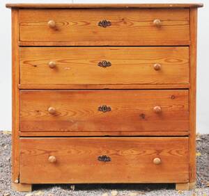 Byrå med fyra lådor, 1800-talets slut