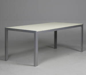 Havebord, kunstmateriale