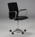 Arne Jacobsen. Oxford kontorstol med armlæn, model 3271 