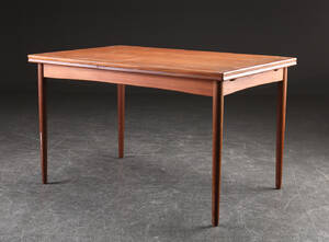 Spisebord med udtræk, teaktræ, dansk møbelproducent