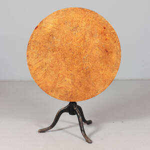 FÄLLBORD, valnötsrot, 17001800-tal
