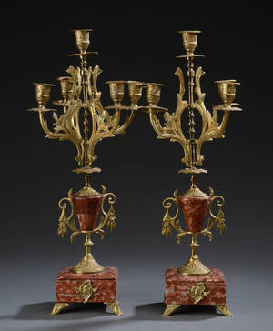 Et par kandelaber af bronze, sokler af marmor, ca. 1900. 2 