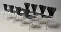 Arne Jacobsen. Otte Syver-stole, Model 3107. sort - nylakeret 8 