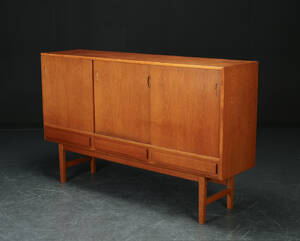 Dansk møbelproducent. Skænk af teak