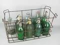 Vintage Sodaflaschen mit Korb 
