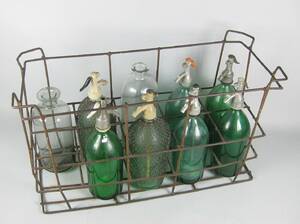 Vintage Sodaflaschen mit Korb 