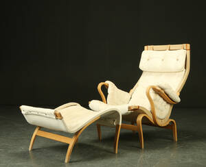 Bruno Mathsson. Pernilla lænestol samt skammel 2 