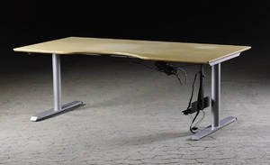 Dansk møbelproducent. Elektrisk hæve- sænkebord