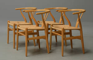 Hans J. Wegner. Et sæt på fire Y-stole af ask, model CH-24. 4