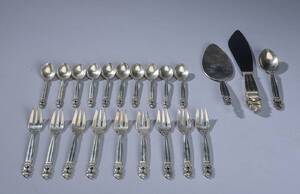 Johan Rohde for Georg Jensen. KongeAcornmønster 22